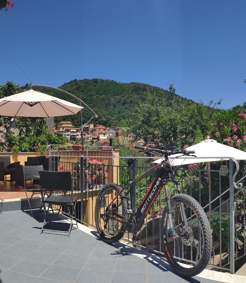 Pietra Di Mare Hotel Biassa Bagian luar foto