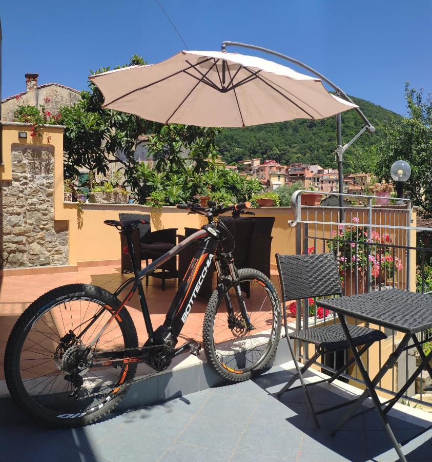 Pietra Di Mare Hotel Biassa Bagian luar foto