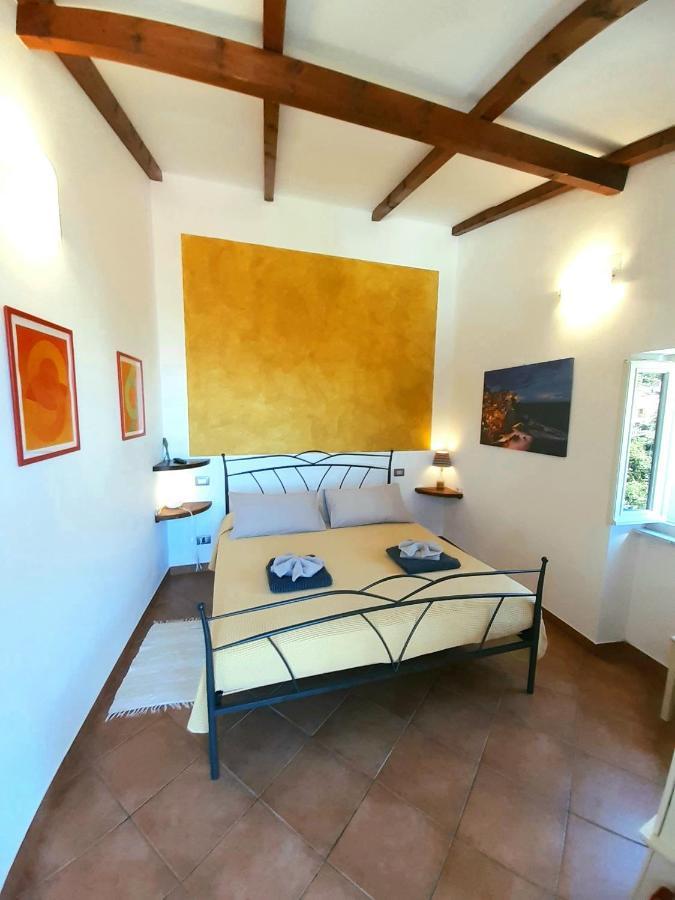Pietra Di Mare Hotel Biassa Bagian luar foto