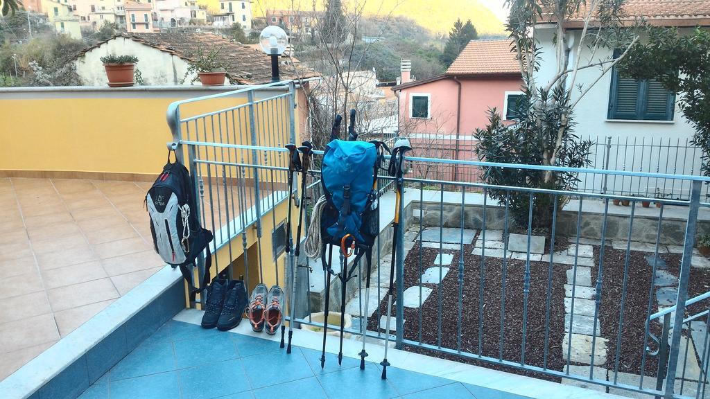 Pietra Di Mare Hotel Biassa Bagian luar foto