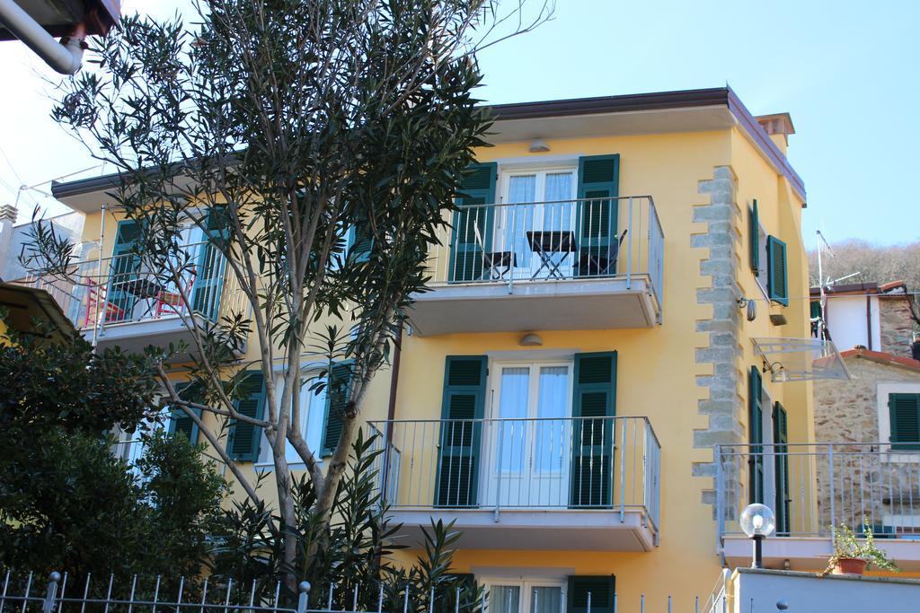 Pietra Di Mare Hotel Biassa Bagian luar foto