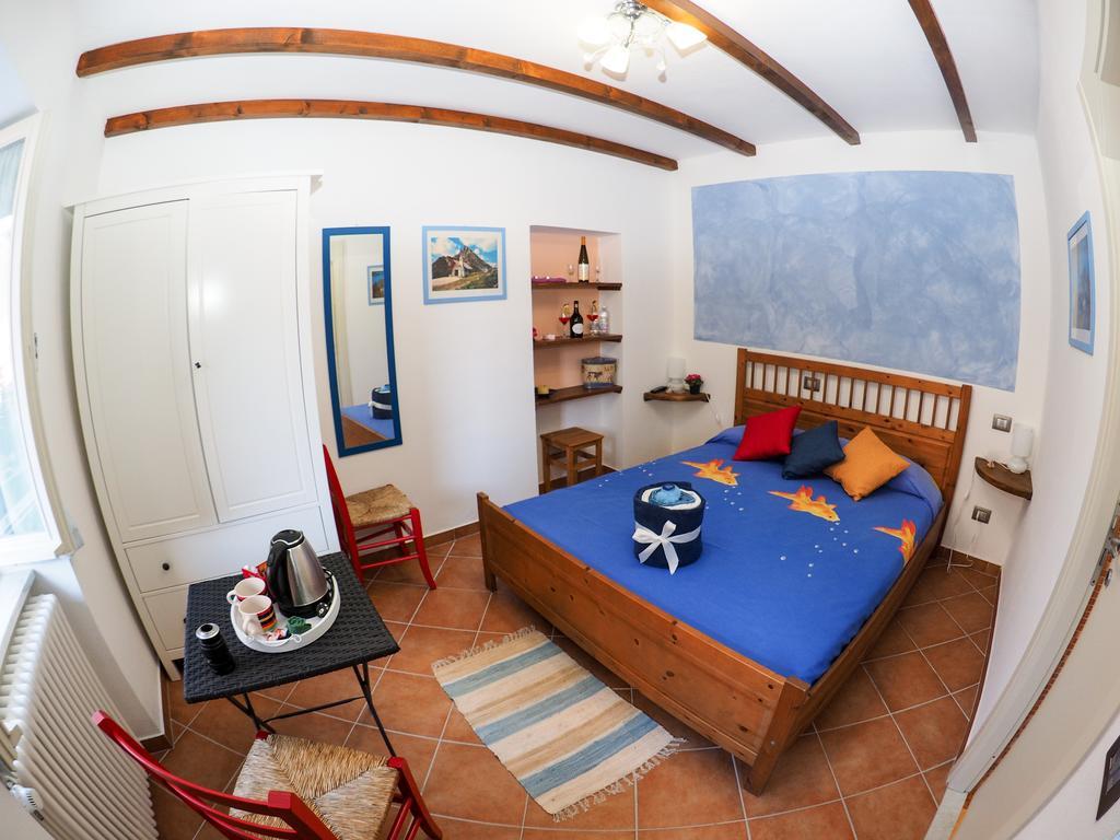 Pietra Di Mare Hotel Biassa Bagian luar foto